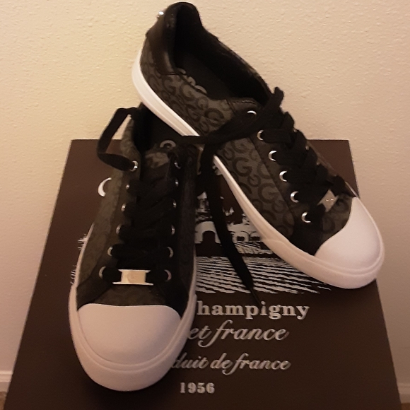 Guess Shoes Size 8 Canvas Monogram Sneakers NWOT - Picture 12 of 16